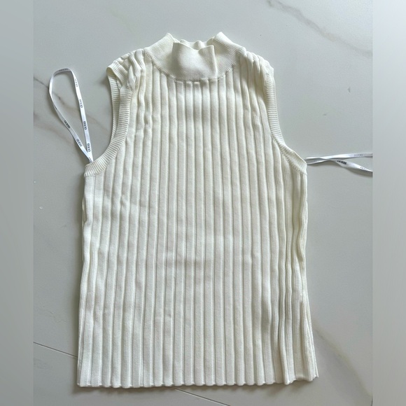 Guess white top in size small. In perfect condition. Used once - Picture 1 of 5